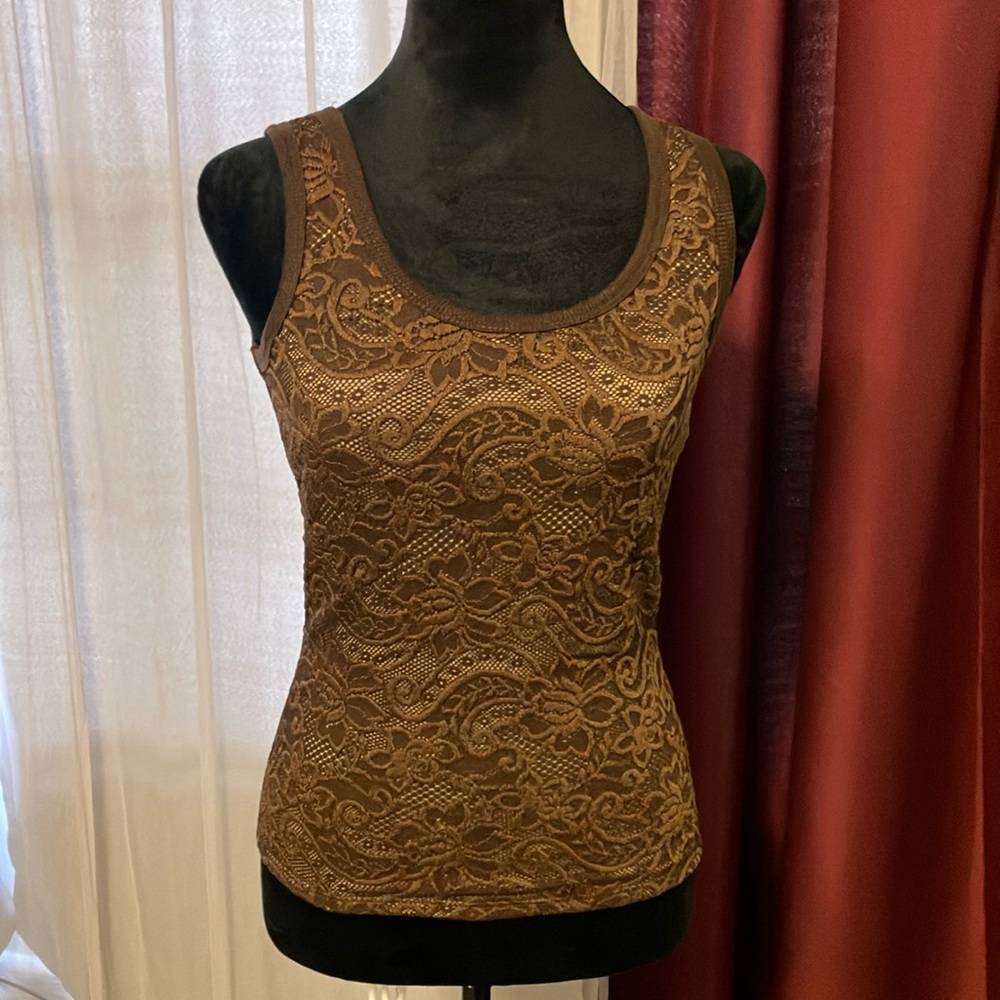 This beautiful tank top is ready for a casual stroll through the mall.